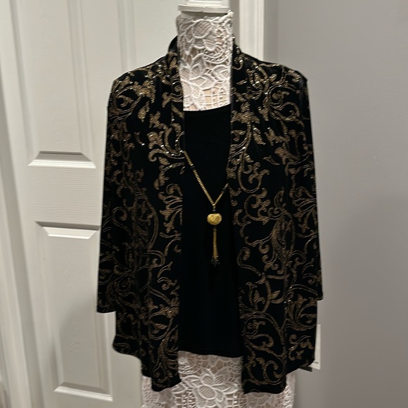 Brand new Elements Velvet Jacket Gold Glitter
Accent Two-fer - Picture 3 of 14